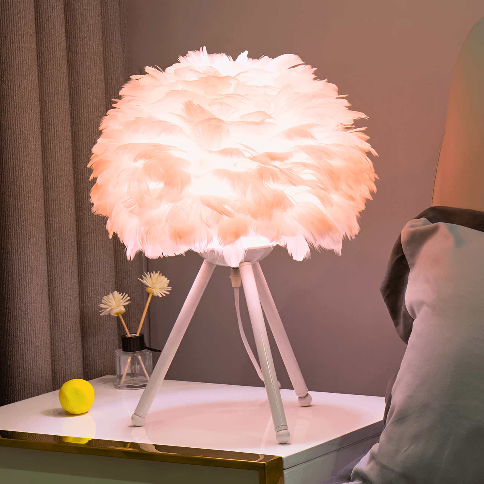 Swanis Feather Table Lamp