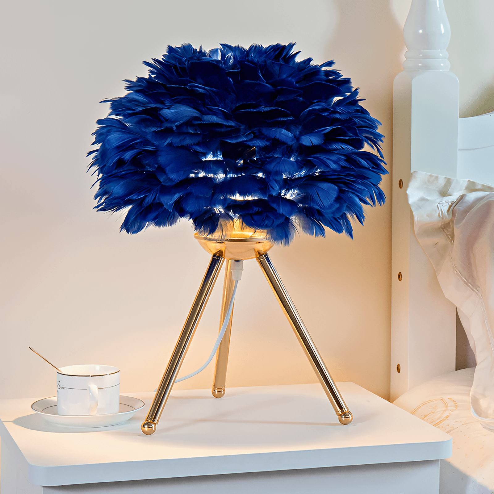 Swanis Feather Table Lamp
