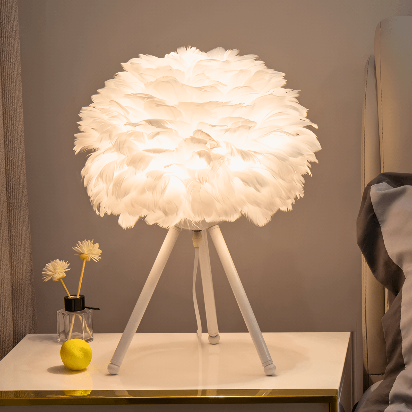 Swanis Feather Table Lamp